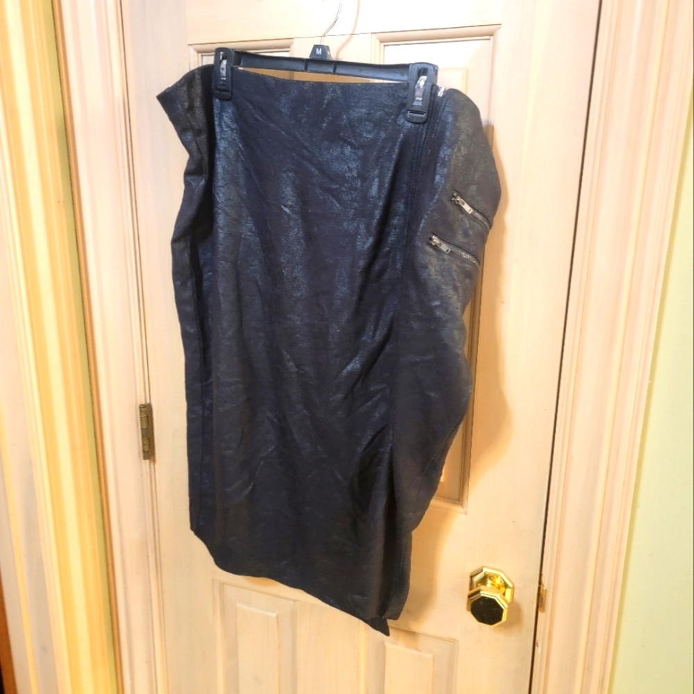 NWT Torrid 3X Womens Plus Sz 22/24 Faux Leather Skirt With Decrotive Zippers - Picture 1 of 11